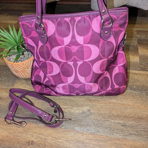 Coach Signature Tote in Passion Berry - Picture 6 of 9